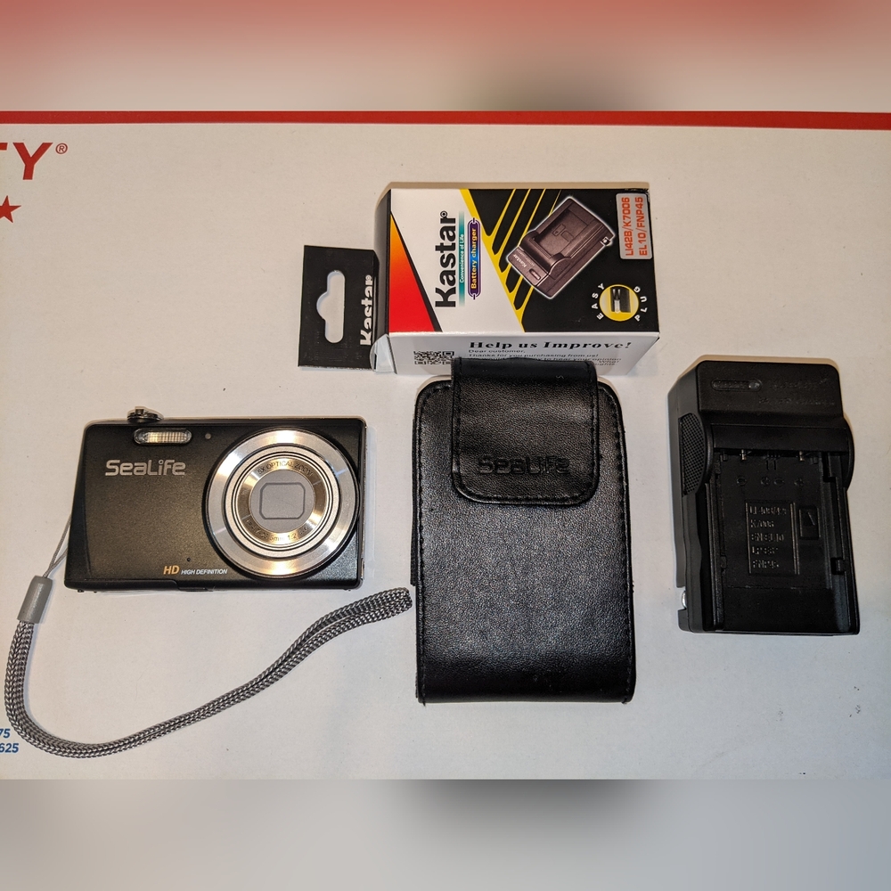 Sealife DC1400 HD Compact Digital Camera with Charger ~ Excellent Condition ~